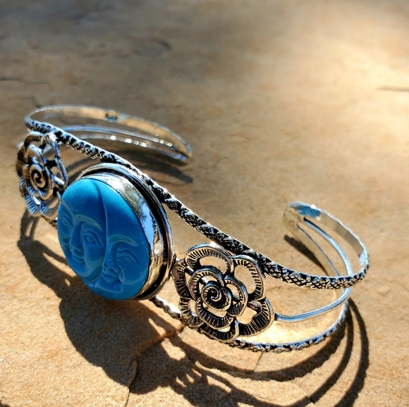 New Carved Double Moon Face 925 Silver Bracelet. - Picture 2 of 11